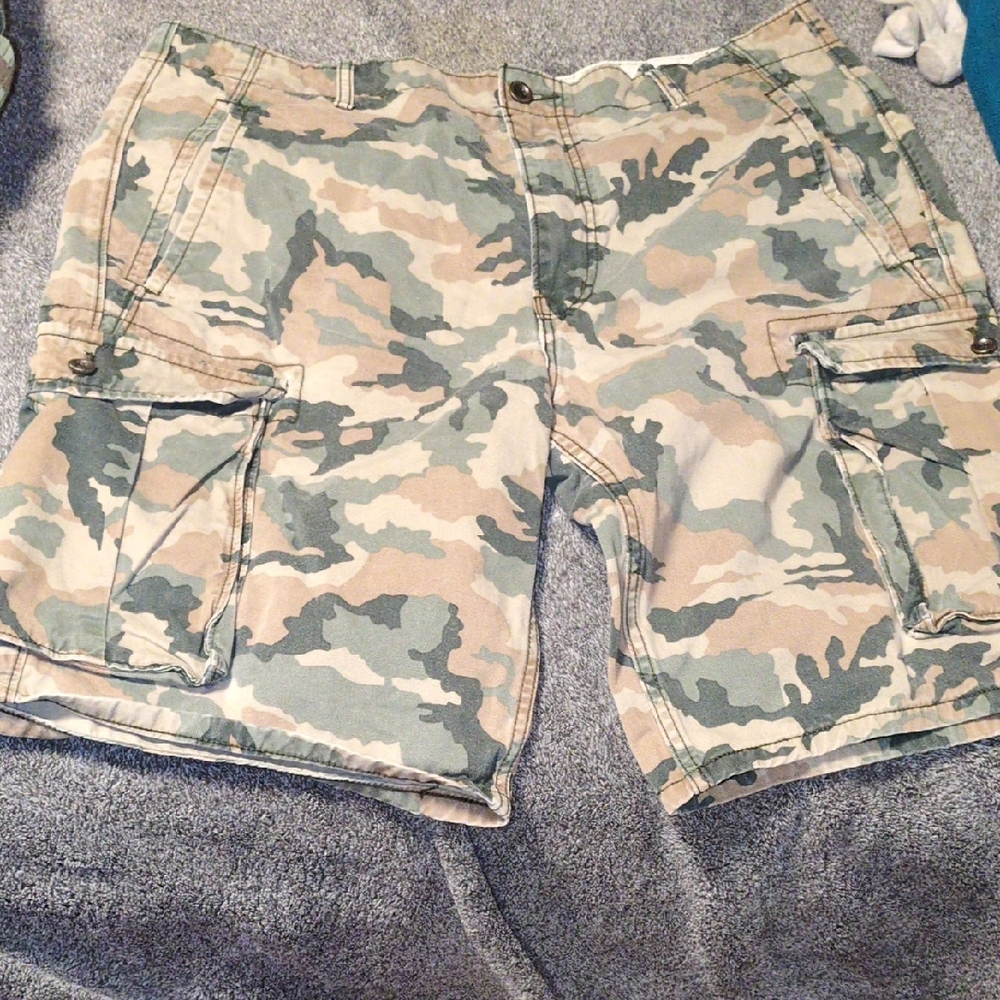 Levi's Men's Green Camouflage Cargo Shorts